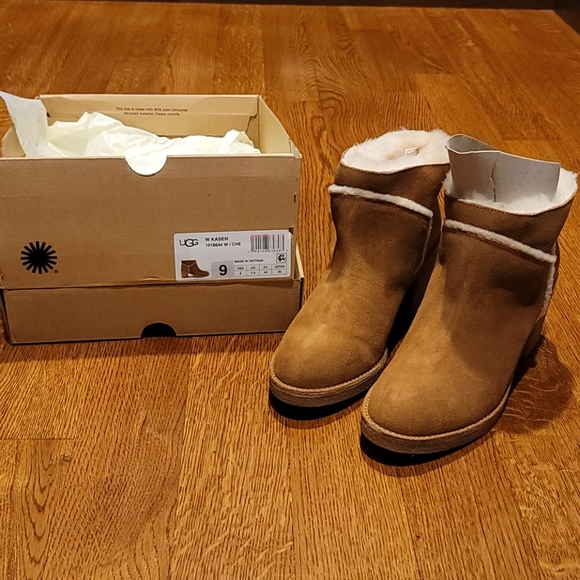 Ugg - Picture 2 of 3